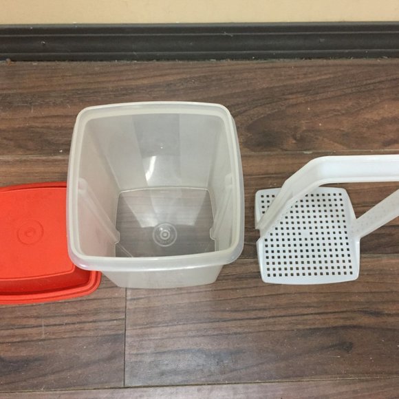 Vintage Tupperware 1560-8 Pickle Keeper with Lid 1562-1 and Lifter 1561-3 - Picture 5 of 14